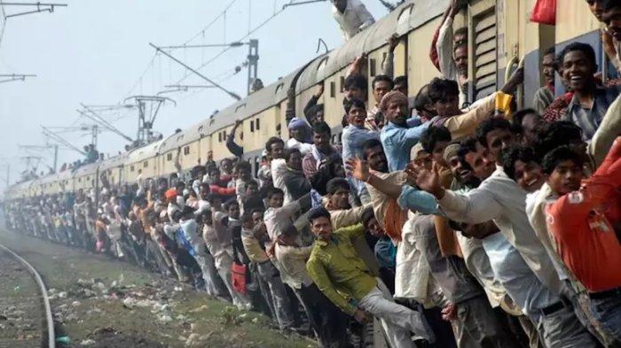 Kerusuhan di Stasiun Kereta Api di India Menewaskan Sedikitnya 18 Orang